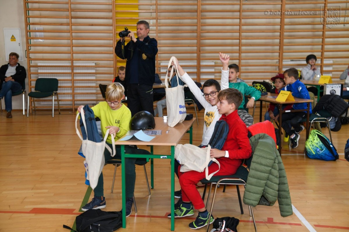 17 drużyn ze szkół podstawowych rywalizowało w konkursie z Nami Bezpieczniej