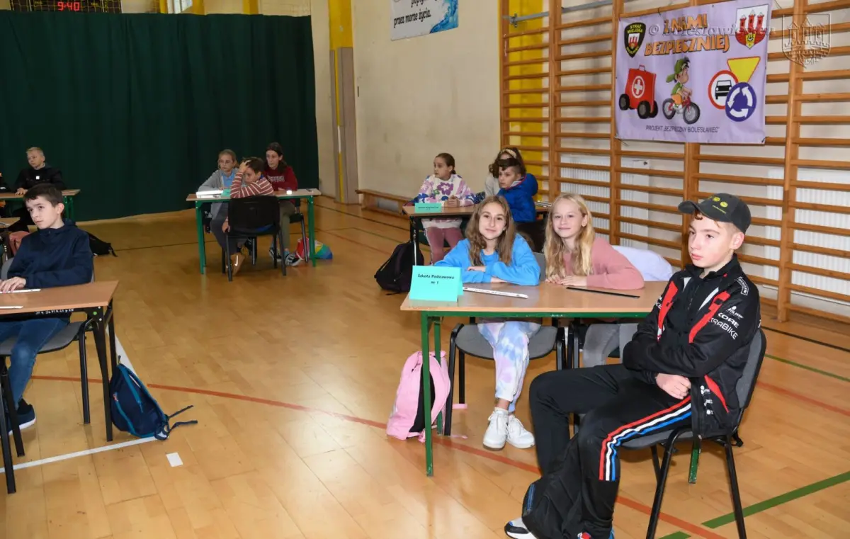 17 drużyn ze szkół podstawowych rywalizowało w konkursie z Nami Bezpieczniej