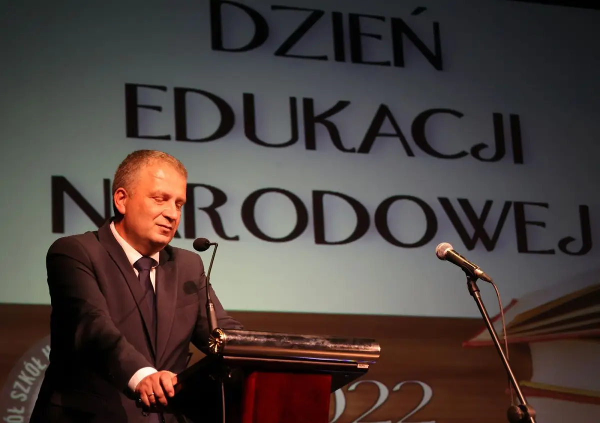 Nauczyciele z powiatowych szkół uhonorowani