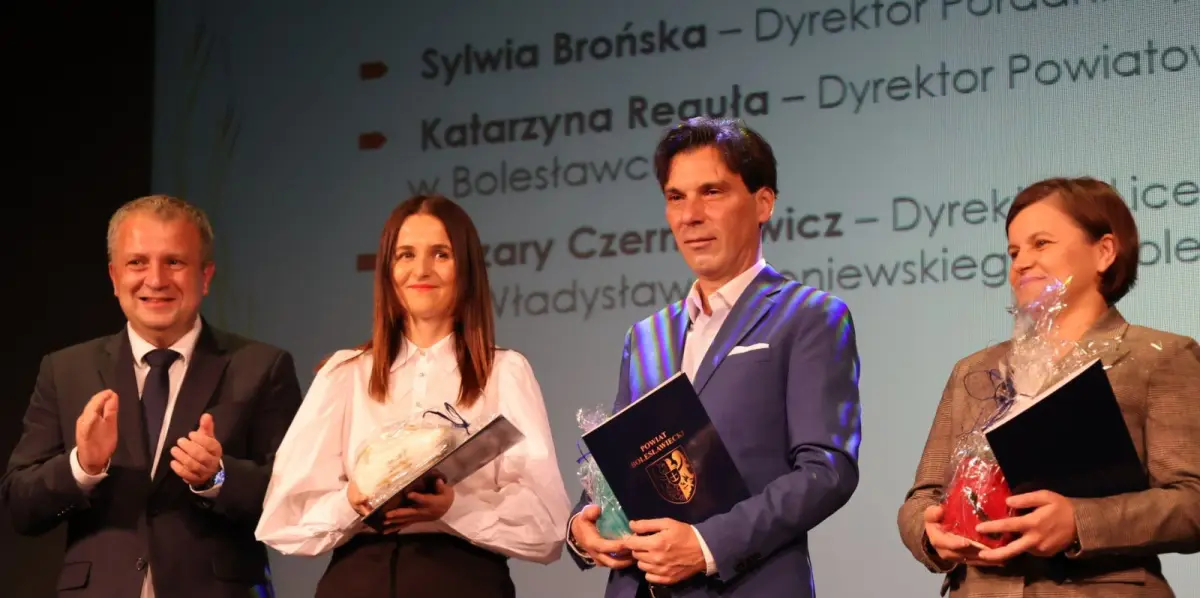 Nauczyciele z powiatowych szkół uhonorowani