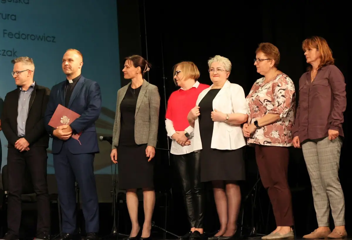 Nauczyciele z powiatowych szkół uhonorowani