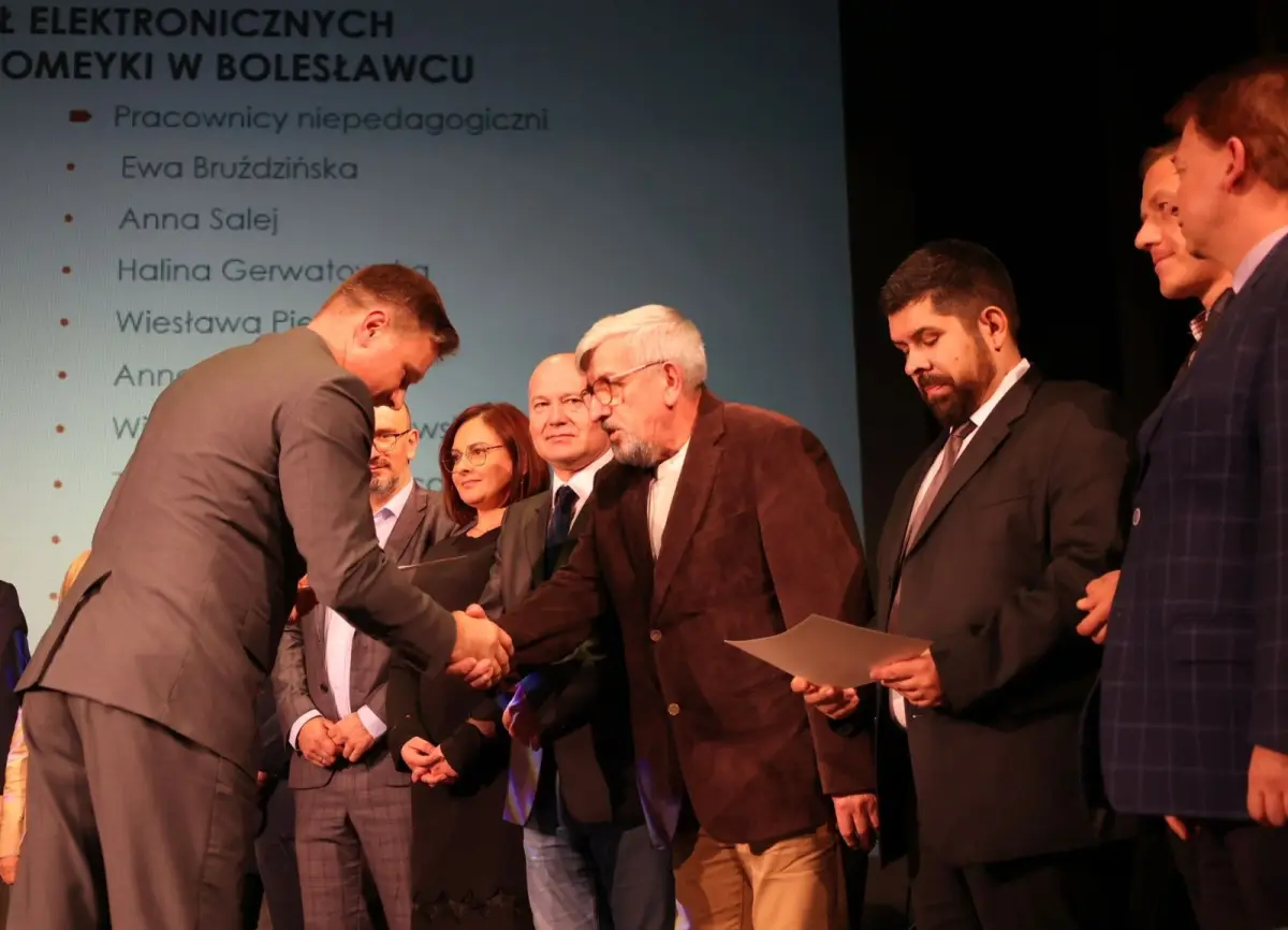 Nauczyciele z powiatowych szkół uhonorowani