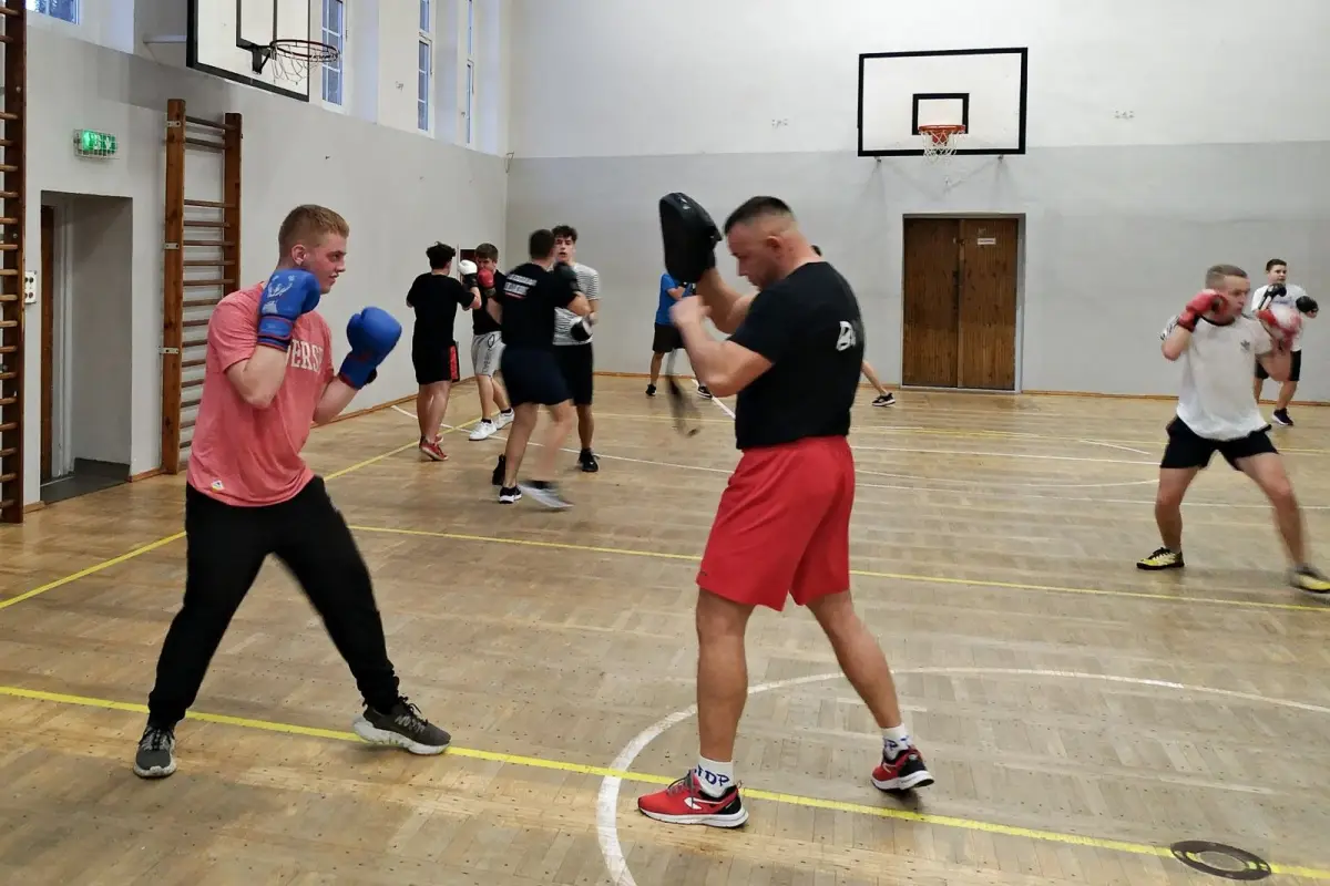 Kuba at a boxing training session with Robert Tomczyk