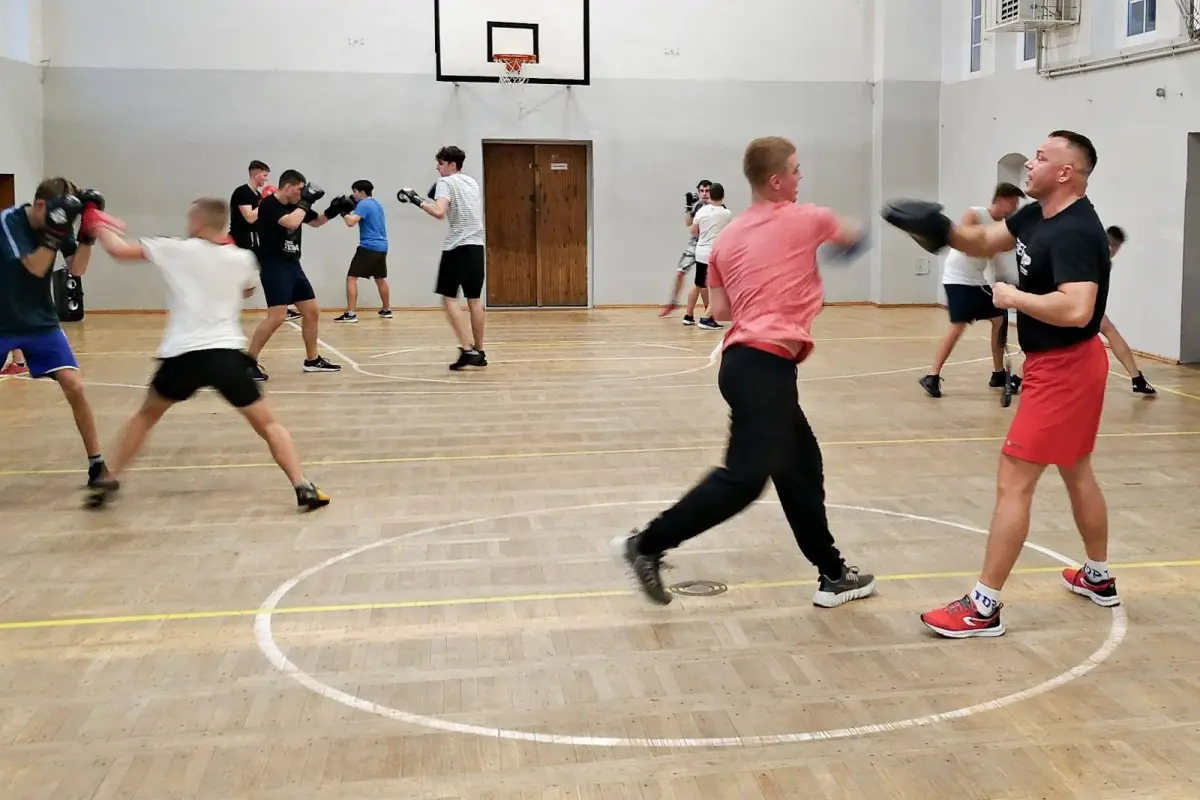 Kuba at a boxing training session with Robert Tomczyk