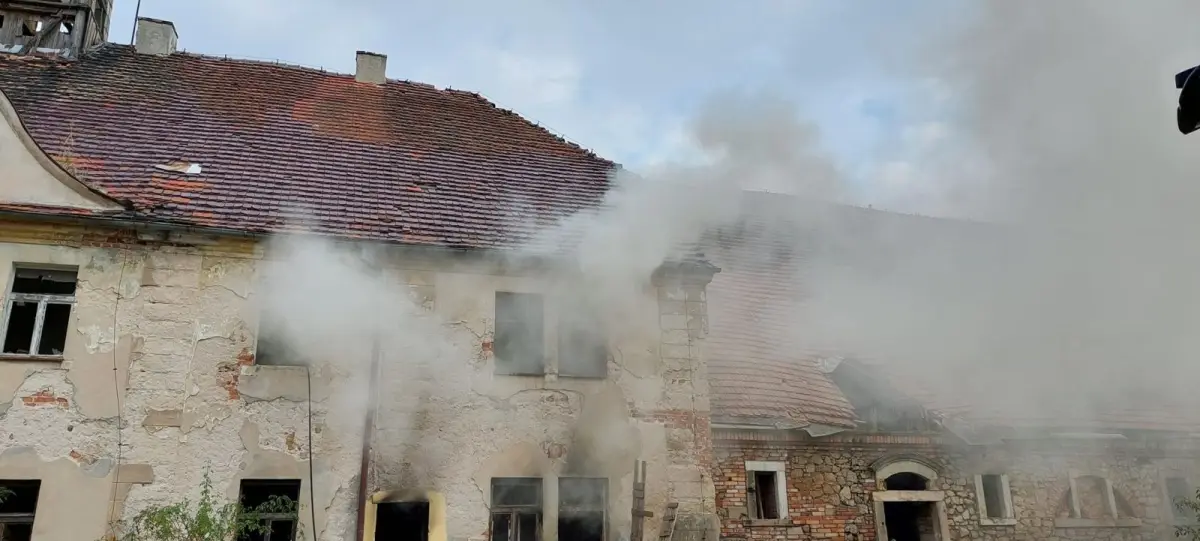 Pożar w pałacu w Tomaszowie Bolesławieckim