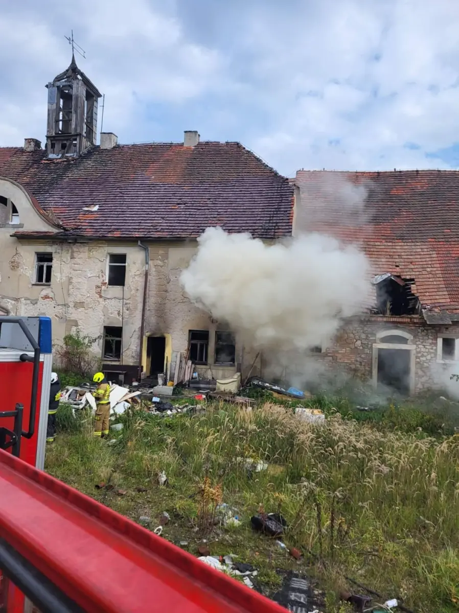 Pożar w pałacu w Tomaszowie Bolesławieckim