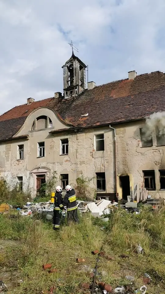 Pożar w pałacu w Tomaszowie Bolesławieckim