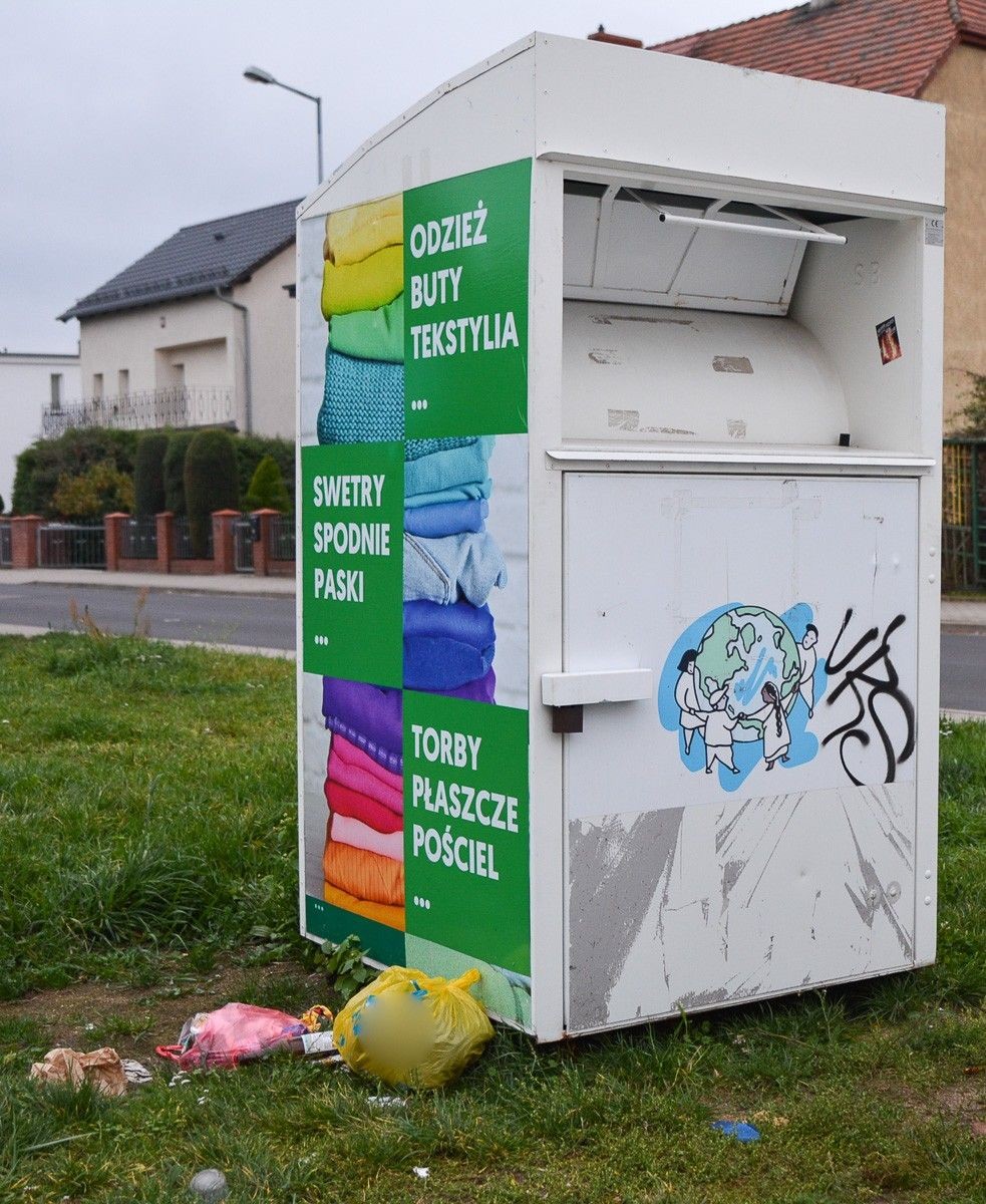 Kontener przy ulicy Łasickiej w Bolesławcu