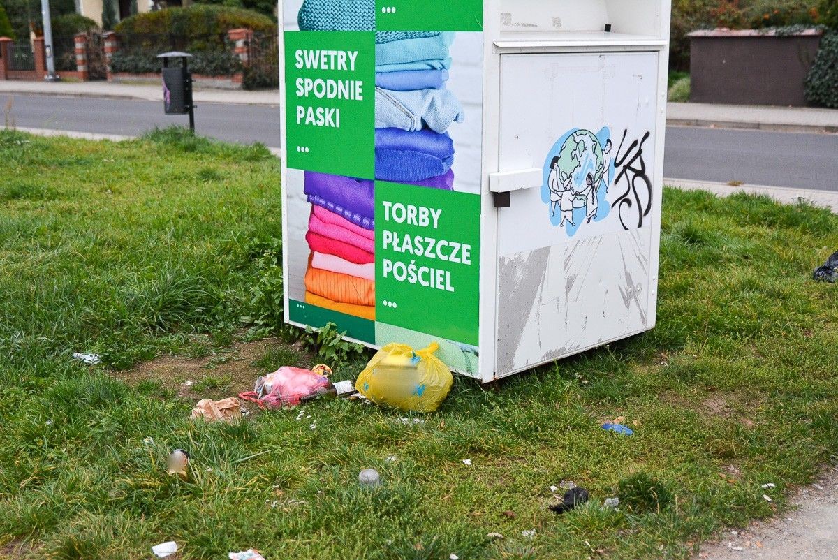 Kontener przy ulicy Łasickiej w Bolesławcu