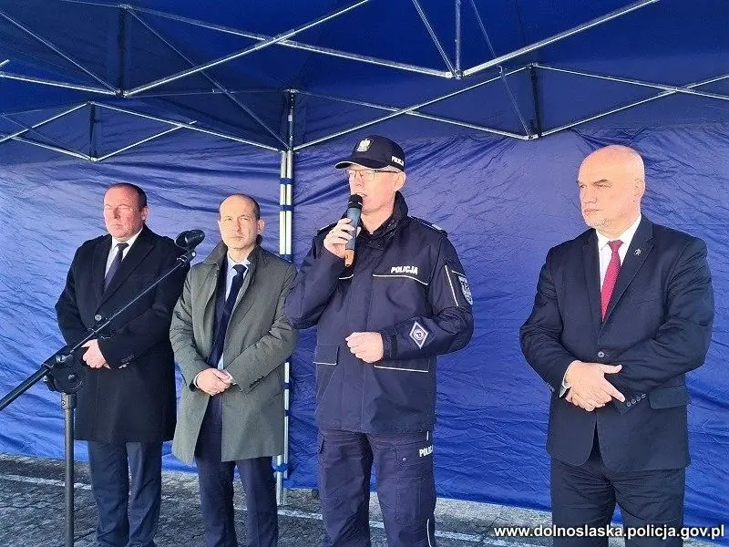 Uroczystość przekazania radiowozów