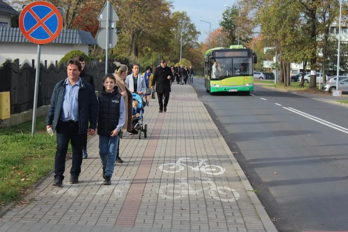 Dzień Wszystkich Świętych na cmentarzu miejskim w Bolesławcu
