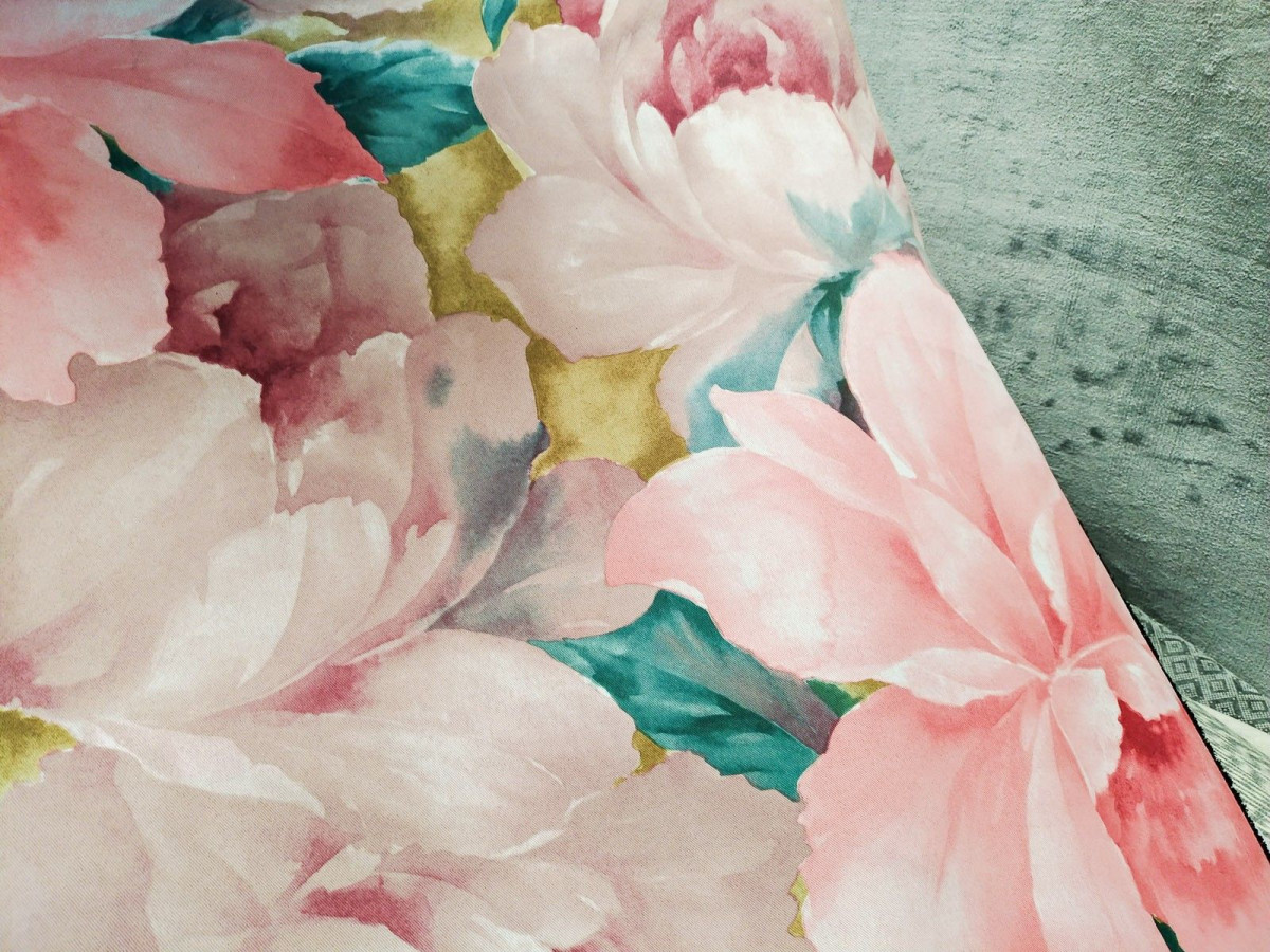 Przykładowe materiały i ozdoby na wyprzedaży w pracowni krawieckiej Efekt Wow