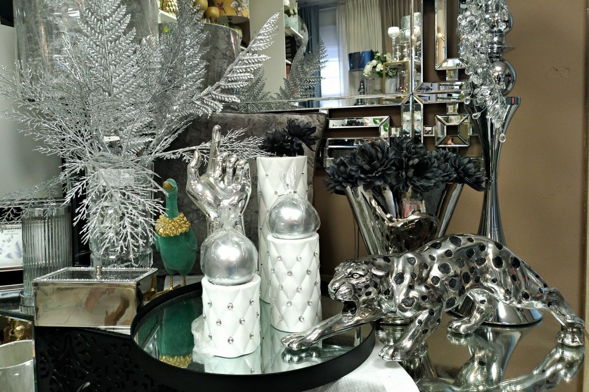 Przykładowe materiały i ozdoby na wyprzedaży w pracowni krawieckiej Efekt Wow