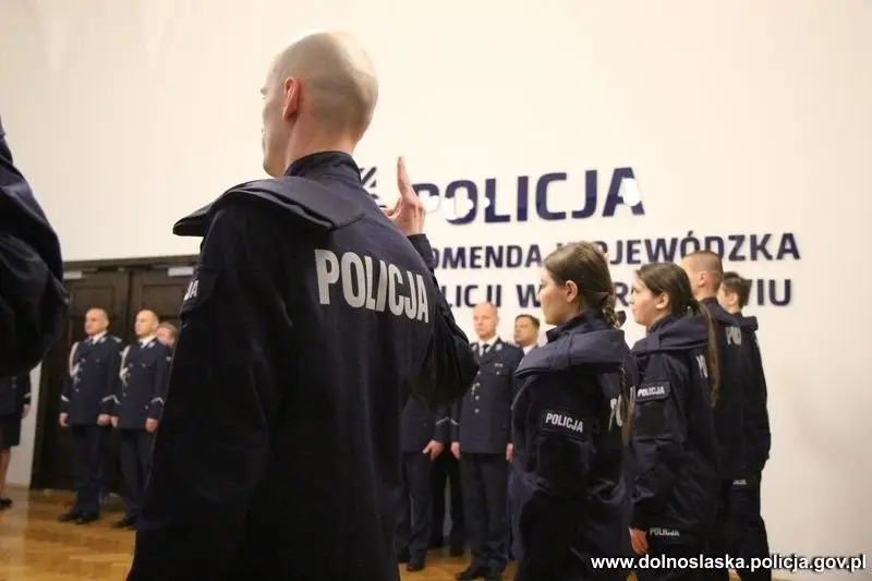 Ćwierć setki nowych policjantów na Dolnym Śląsku