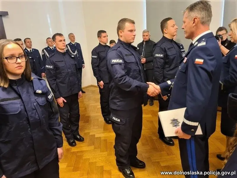 Ćwierć setki nowych policjantów na Dolnym Śląsku