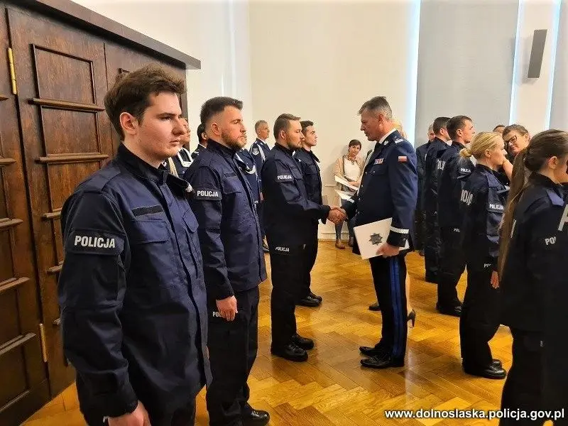 Ćwierć setki nowych policjantów na Dolnym Śląsku