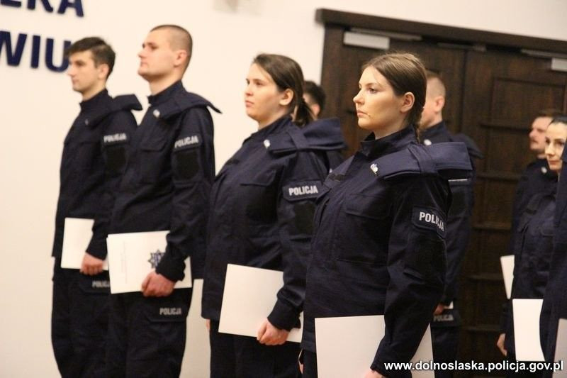 Ćwierć setki nowych policjantów na Dolnym Śląsku