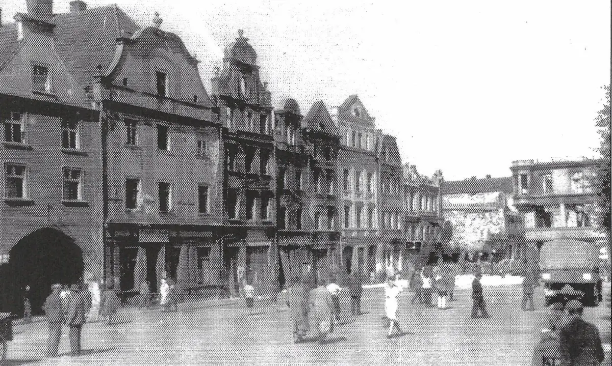 Bolesławiec. Południowa pierzeja Rynku ok. 1947-1949 r.
