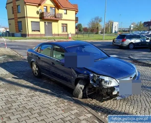 Auto i skasowany znak