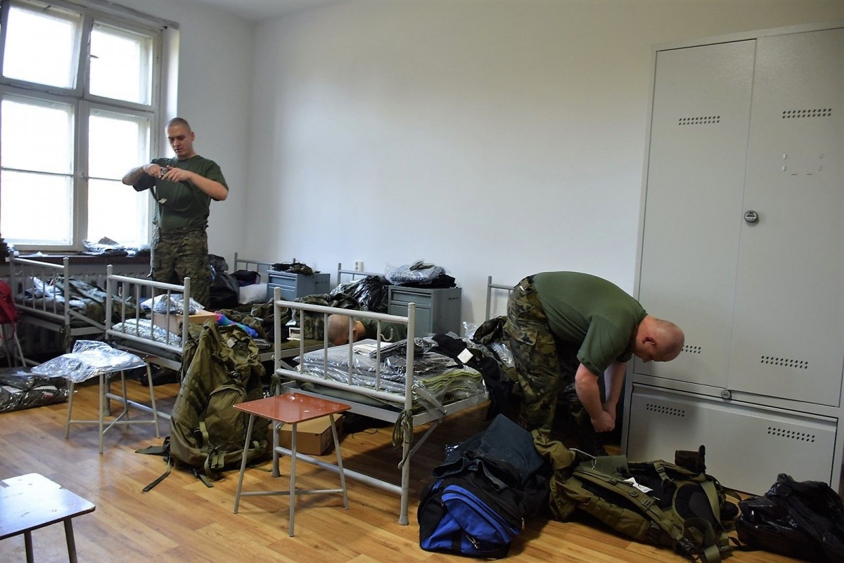 Nowi ochotnicy do dobrowolnej zasadniczej służby wojskowej w Bolesławcu