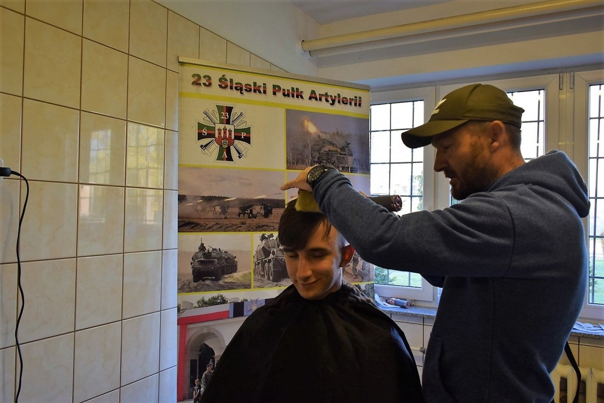Nowi ochotnicy do dobrowolnej zasadniczej służby wojskowej w Bolesławcu