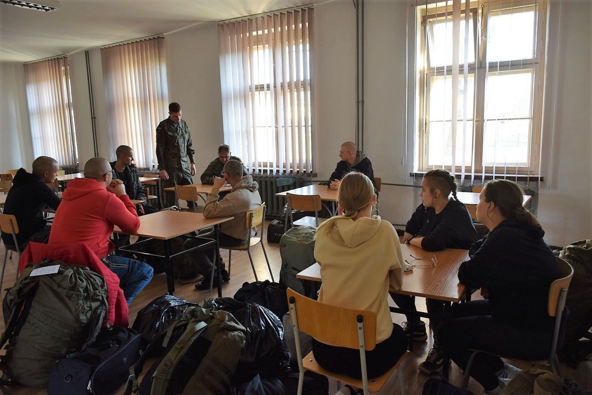 Nowi ochotnicy do dobrowolnej zasadniczej służby wojskowej w Bolesławcu