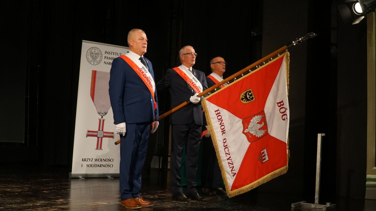 Działacze opozycji antykomunistycznej otrzymali Krzyże Wolności i Solidarności