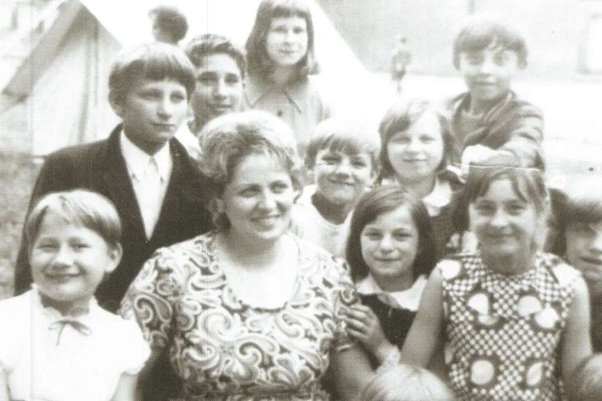 Marianna Urban z uczniami Szkoły Podstawowa nr 7 w Bolesławcu lata 1961-86