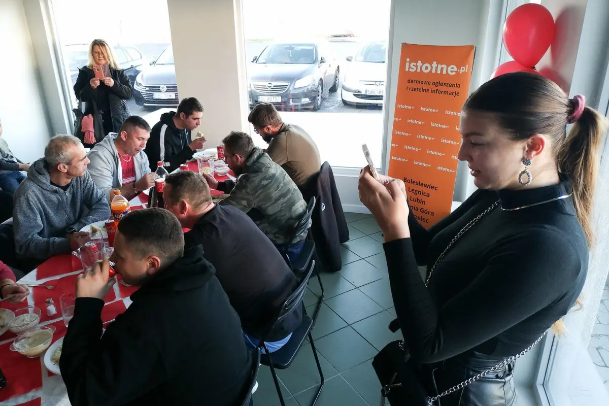 Mistrzostwa w jedzeniu pierogów w Bistro Wilcze Smaki
