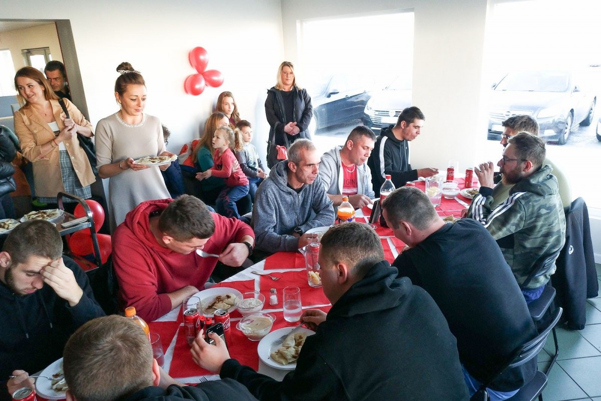 Mistrzostwa w jedzeniu pierogów w Bistro Wilcze Smaki