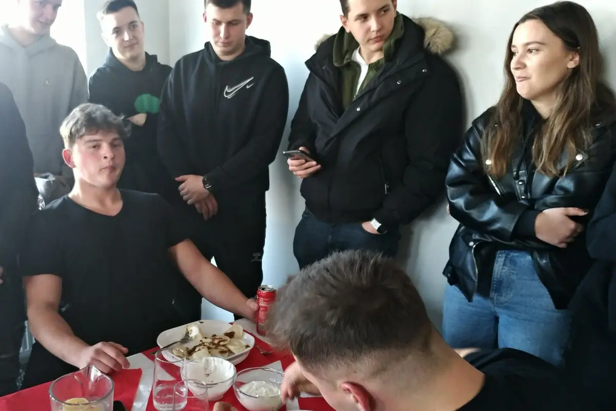 Mistrzostwa w jedzeniu pierogów w Bistro Wilcze Smaki