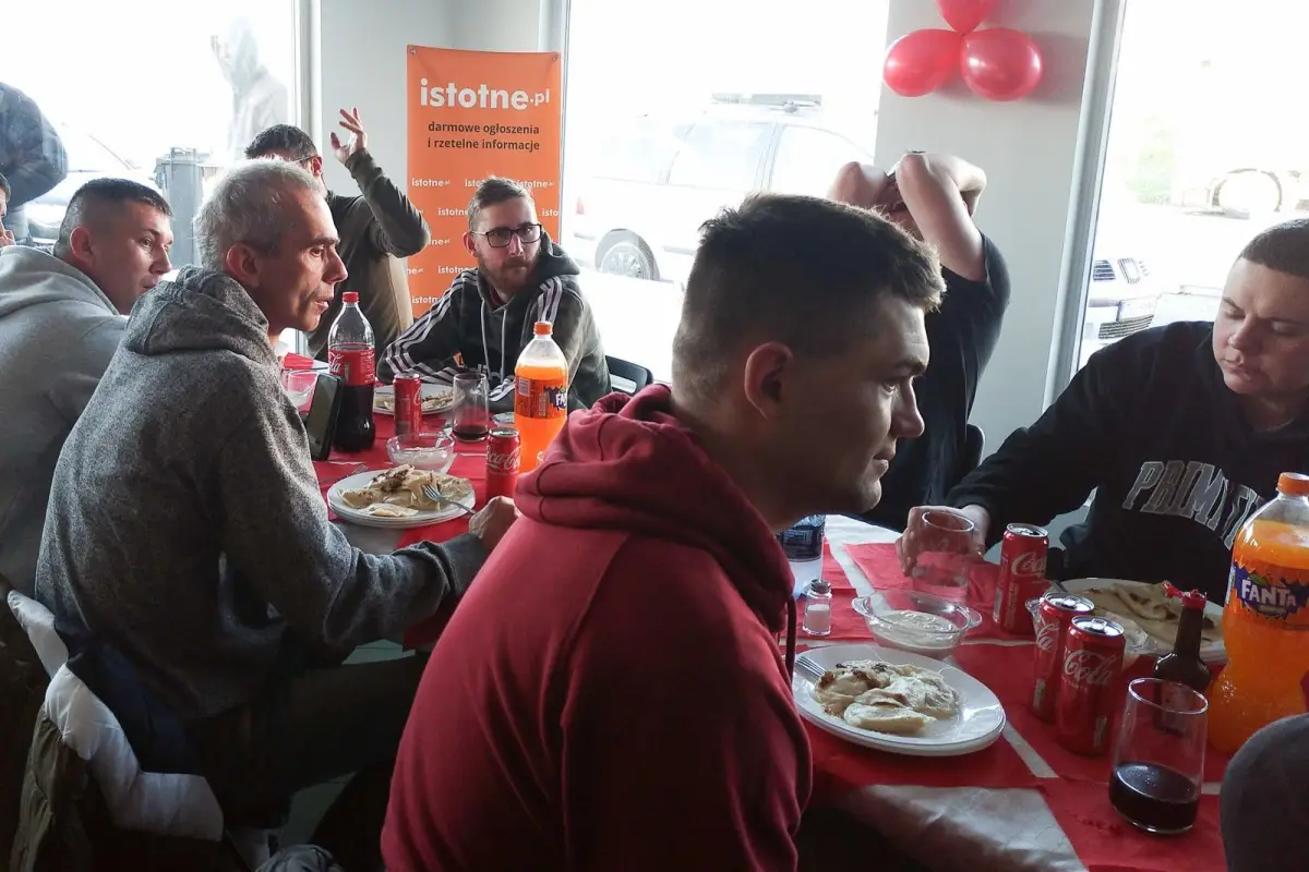 Mistrzostwa w jedzeniu pierogów w Bistro Wilcze Smaki