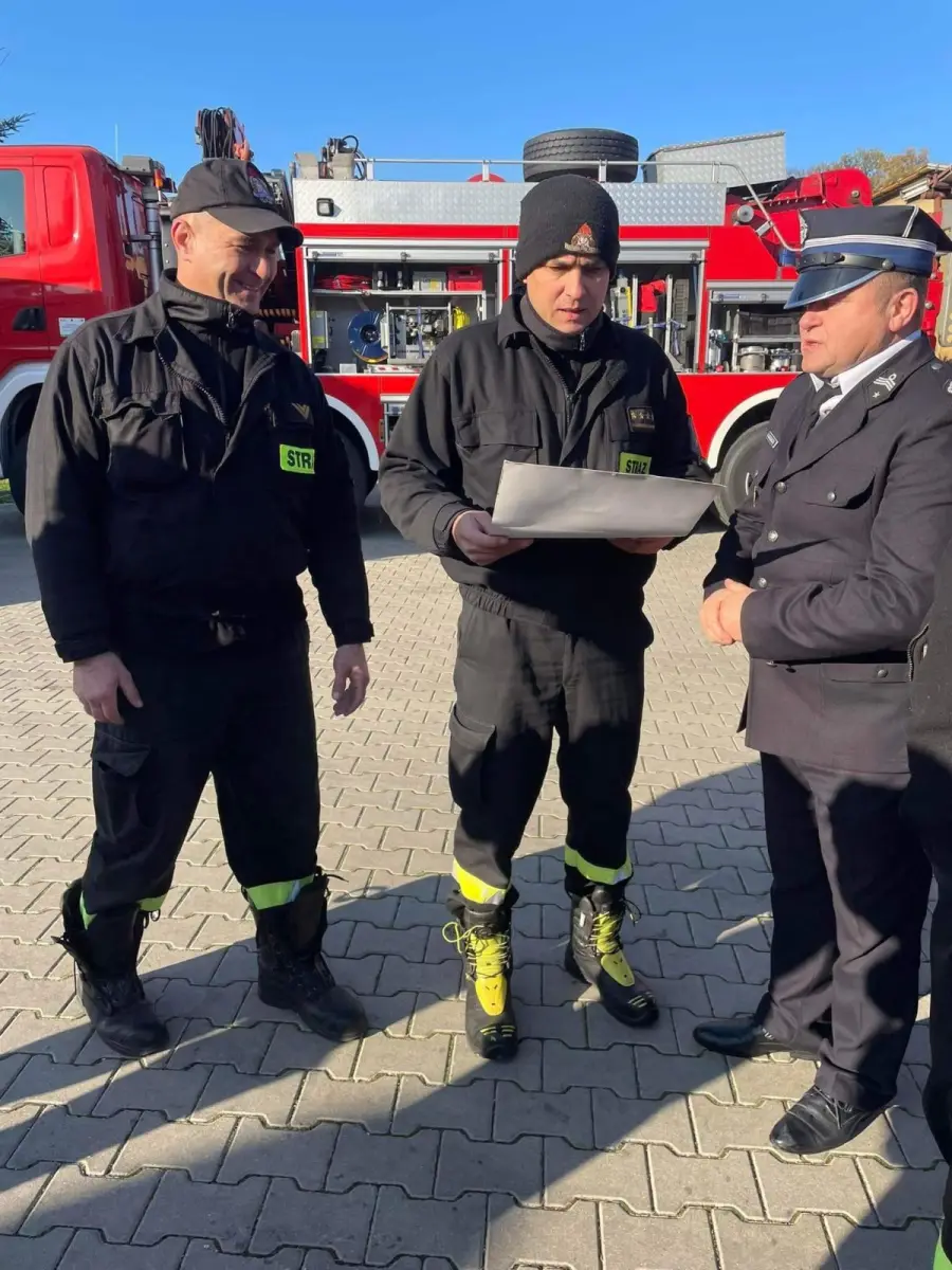 Młodzi strażacy z powiatu karkonoskiego z wizytą w bolesławieckiej komendzie
