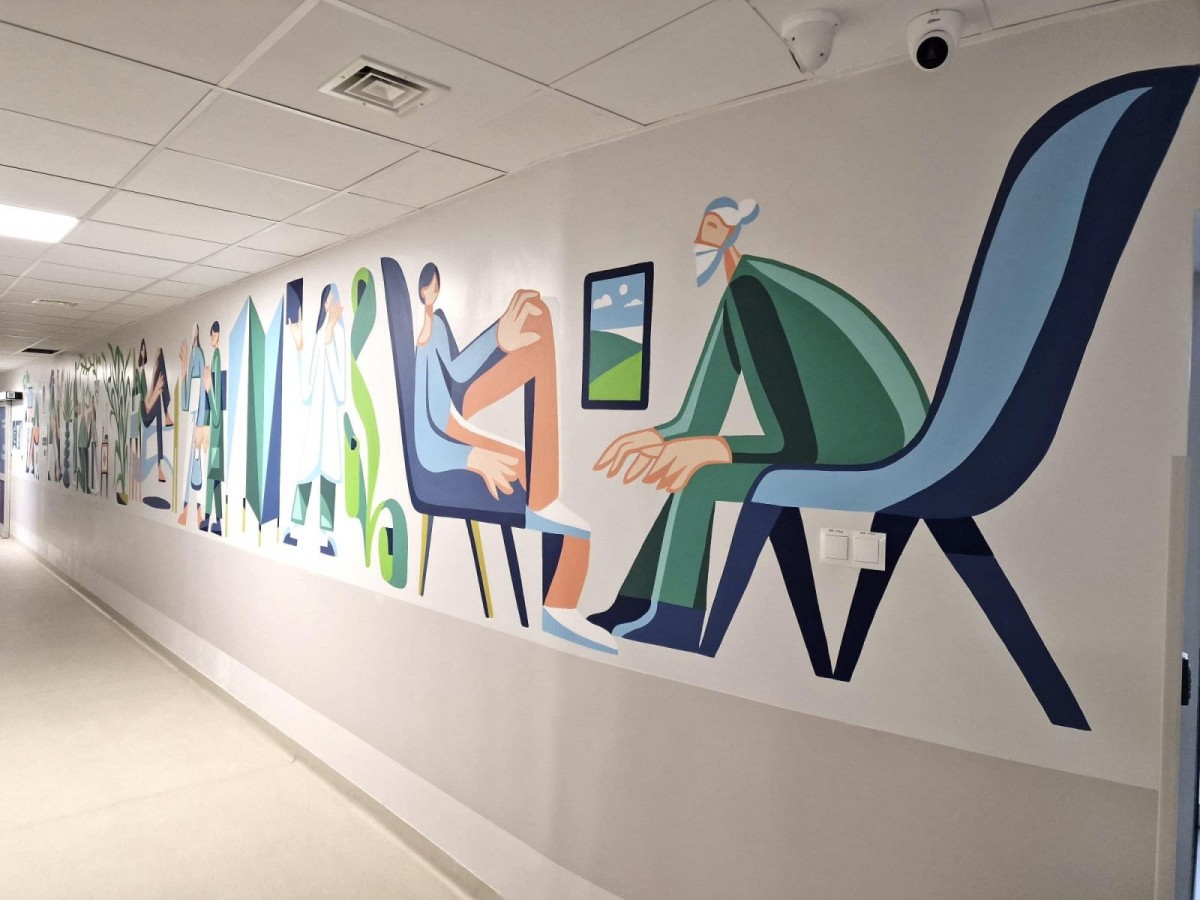 Mural autorstwa Klawego Projektu w Szpitalu św. Łukasza w Bolesławcu