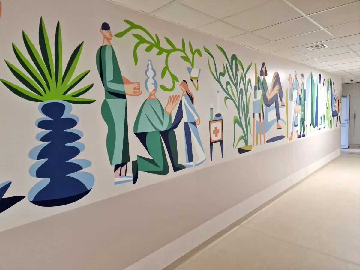 Mural autorstwa Klawego Projektu w Szpitalu św. Łukasza w Bolesławcu