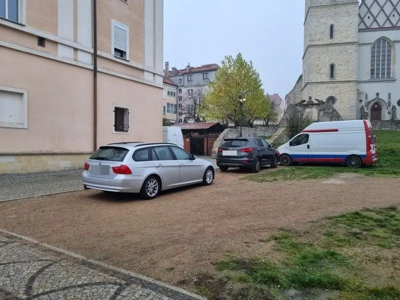 W jakich miejscach lepiej nie parkować. Grozi za to kara grzywny do 1000 zł