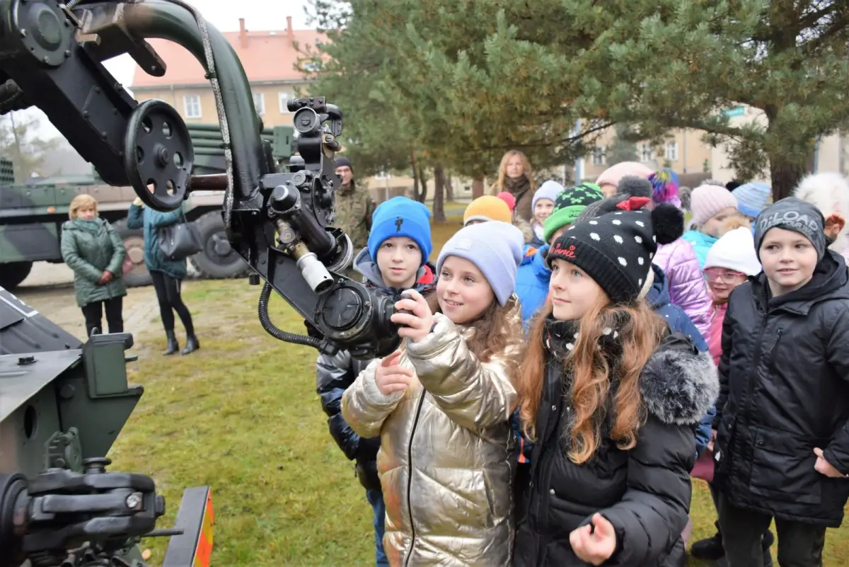 Dzień otwartych koszar u bolesławieckich artylerzystów
