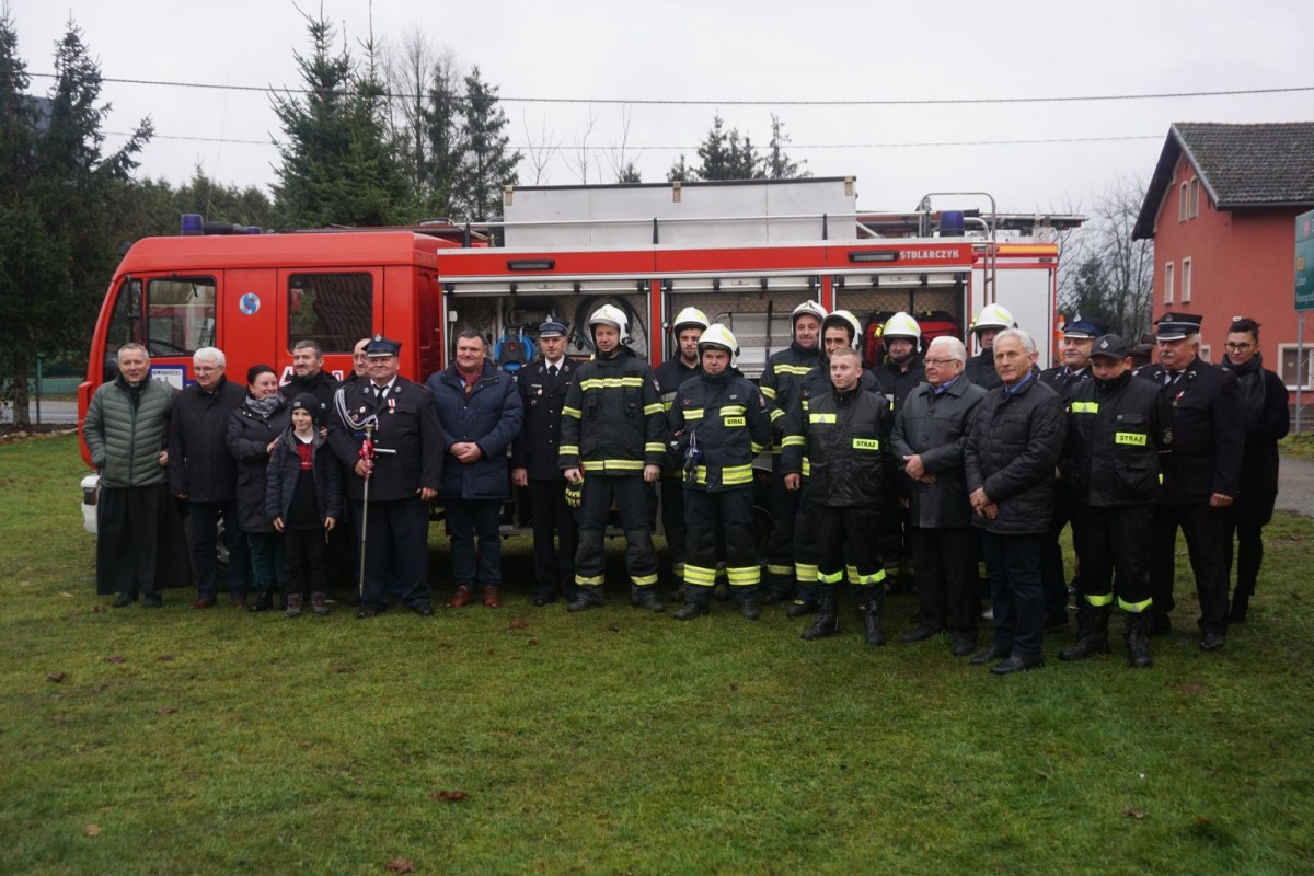 Uroczystość przekazania samochodu pożarniczego strażakom z Zebrzydowej