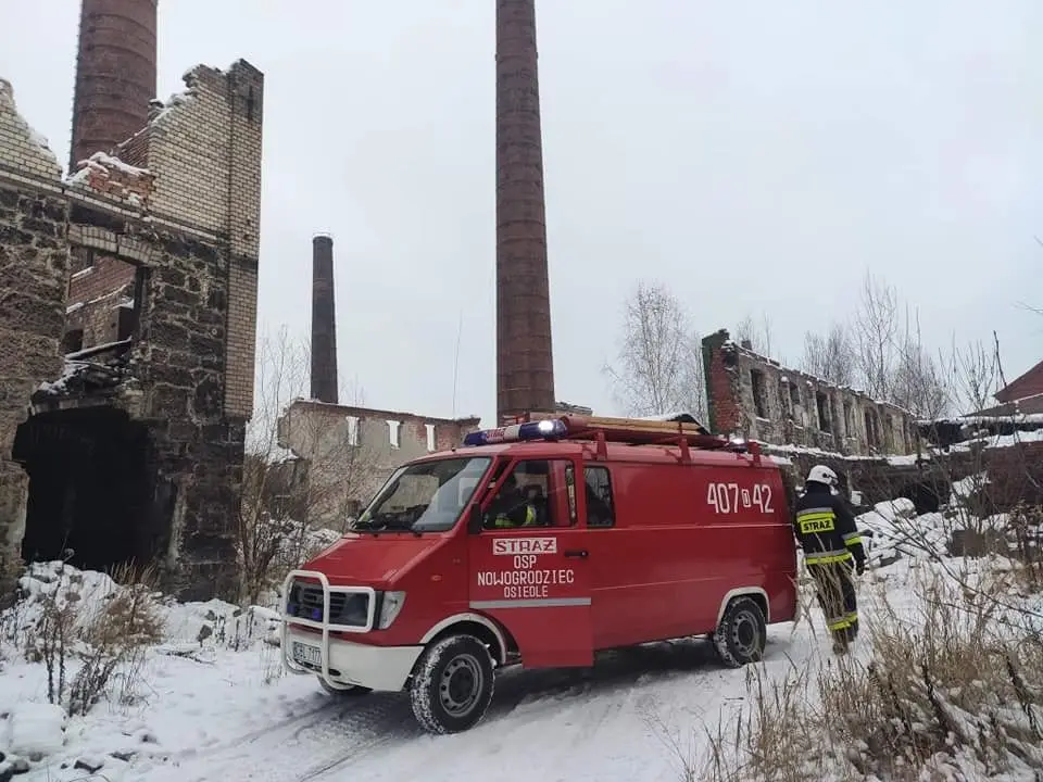 Akcja straży pożarnej w byłej klinkierni w Nowogrodźcu