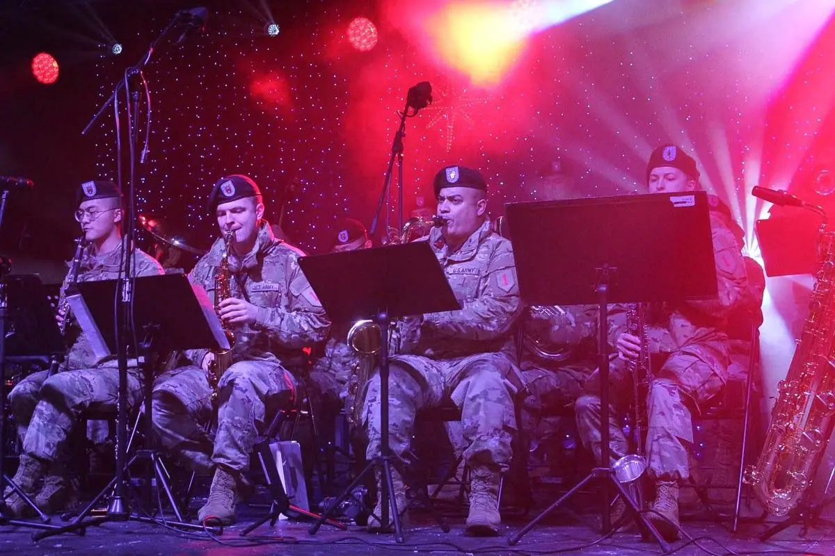 Bolesławiecka Gwiazdka Życzliwości i występ zespołu muzycznego US Army