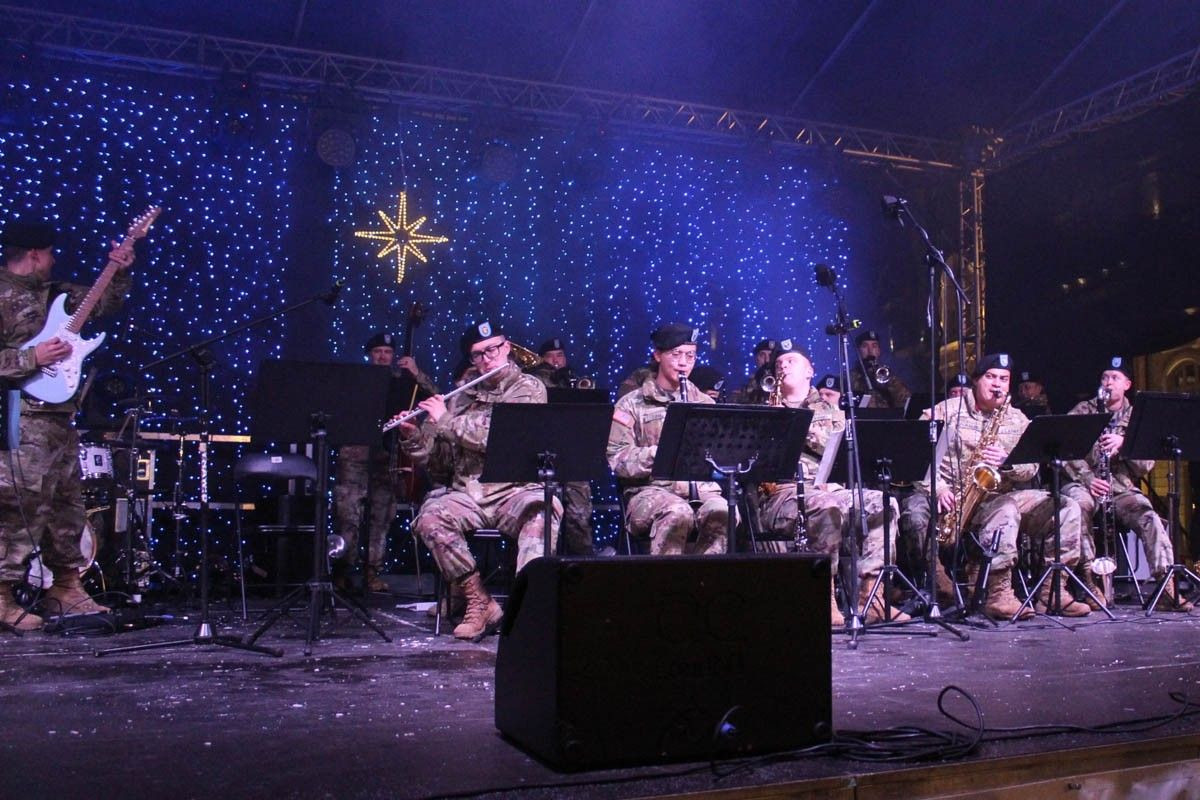 Bolesławiecka Gwiazdka Życzliwości i występ zespołu muzycznego US Army