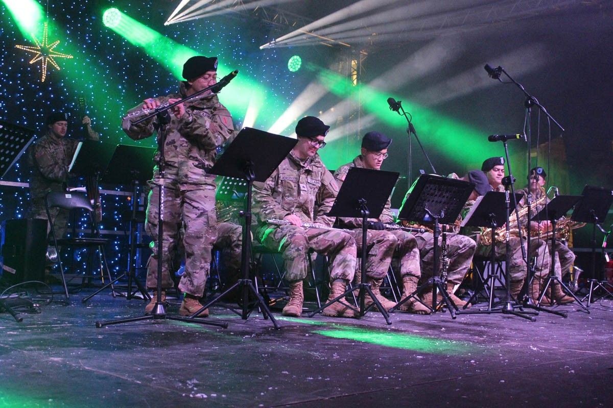 Bolesławiecka Gwiazdka Życzliwości i występ zespołu muzycznego US Army