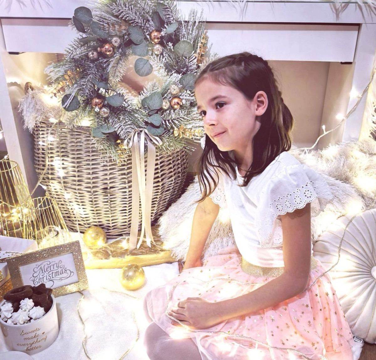 zdj. 4. Dziewczynka-śnieżynka Konkurs Marpolu na najlepszą stylizację świąteczną!