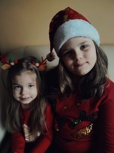 zdj. 9  dziewczynki w czapkach Konkurs Marpolu na najlepszą stylizację świąteczną!