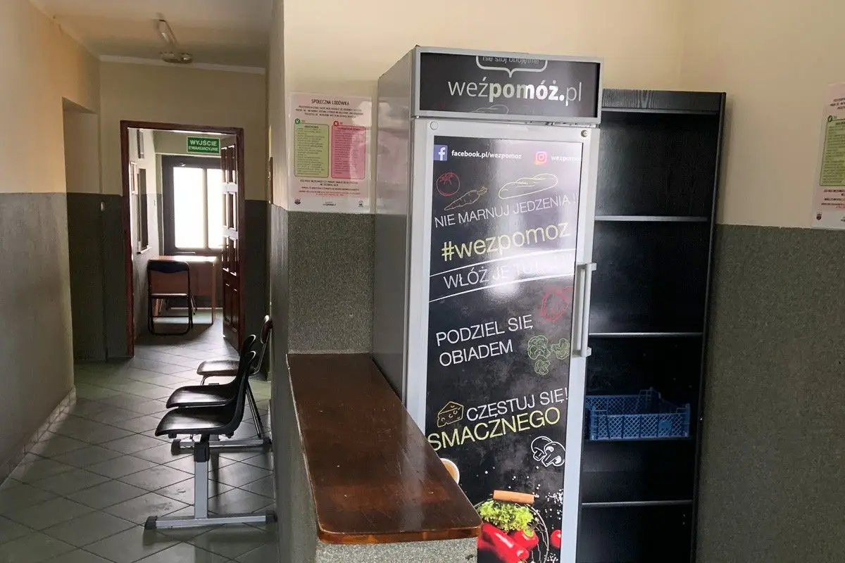 A community refrigerator for those most in need operates at the Bolesławiec MOPS