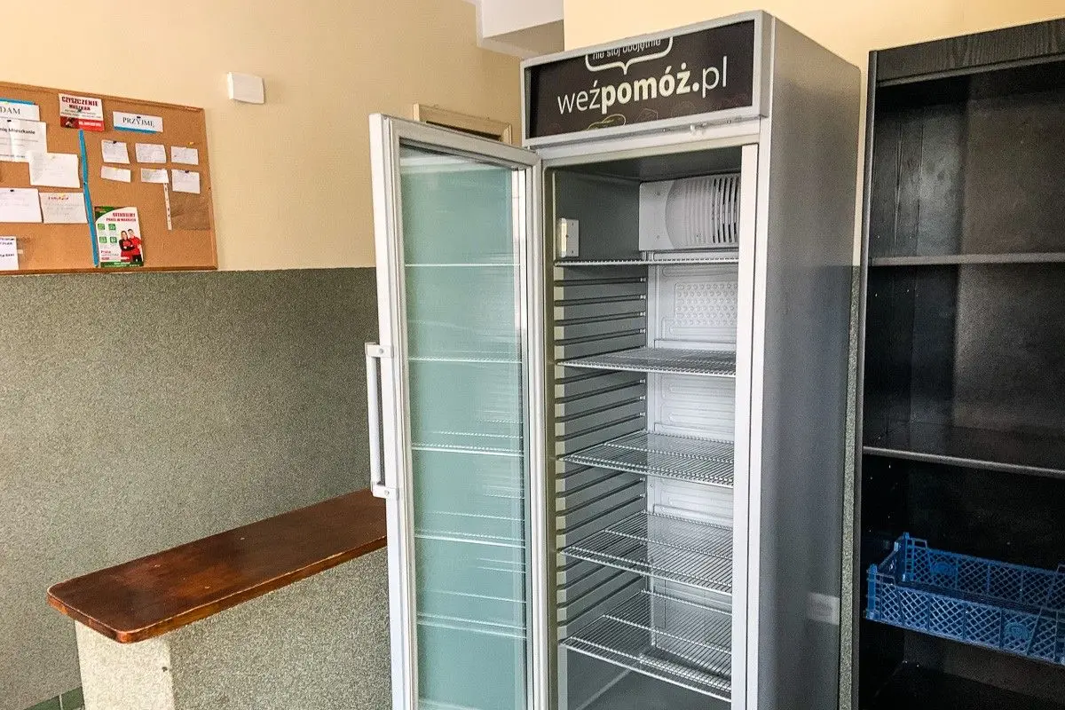 A community refrigerator for those most in need operates at the Bolesławiec MOPS