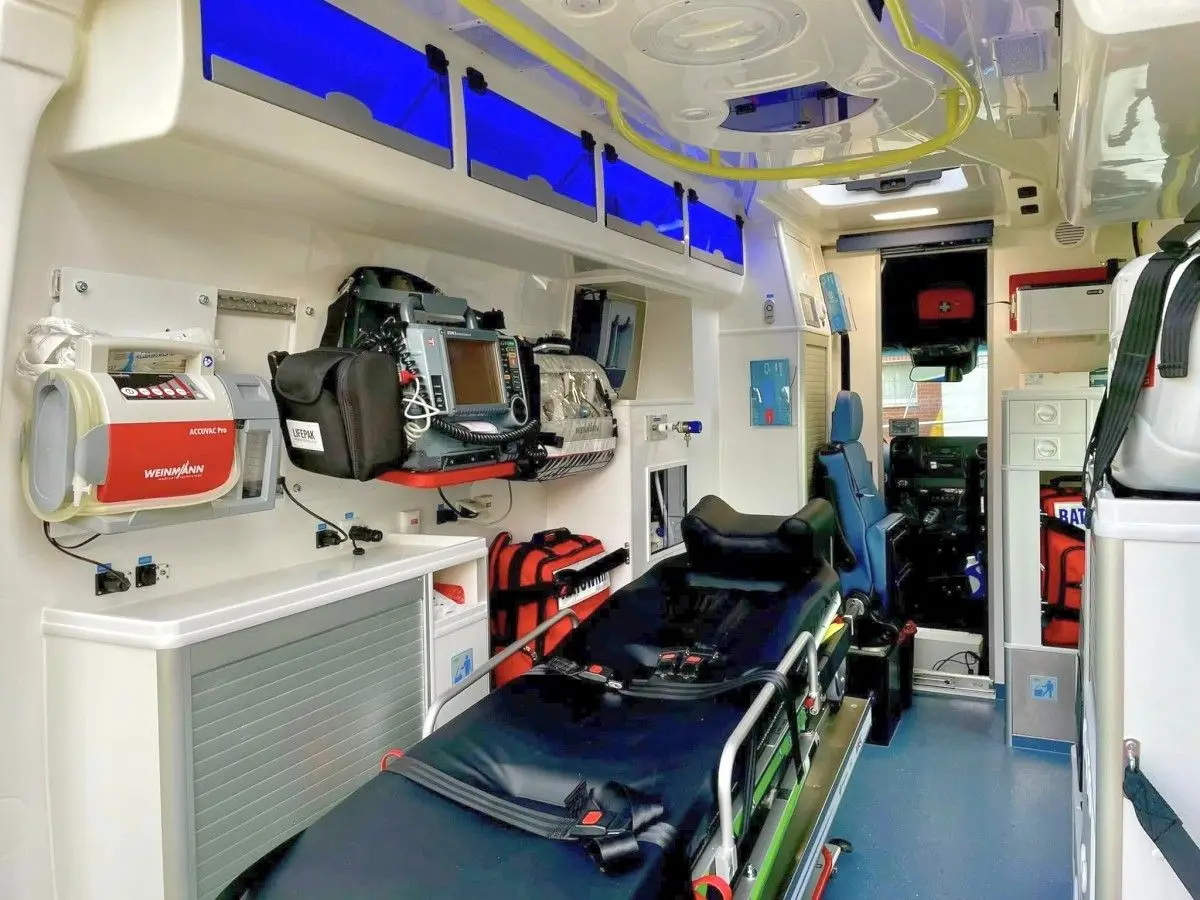 Nowy ambulans Mercedes-Benz w bolesławieckim szpitalu