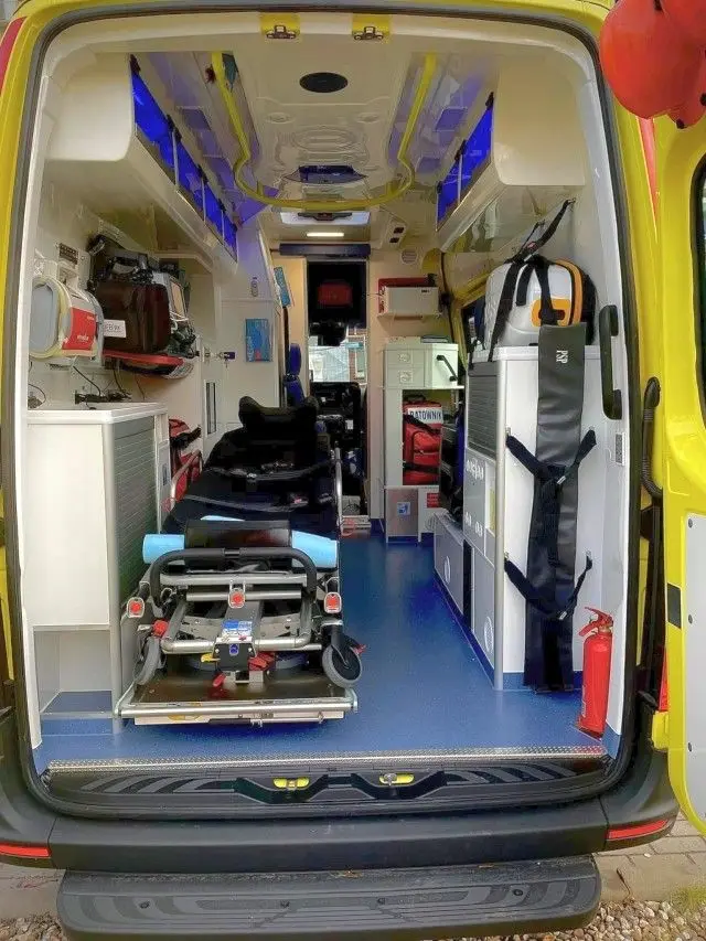 Nowy ambulans Mercedes-Benz w bolesławieckim szpitalu