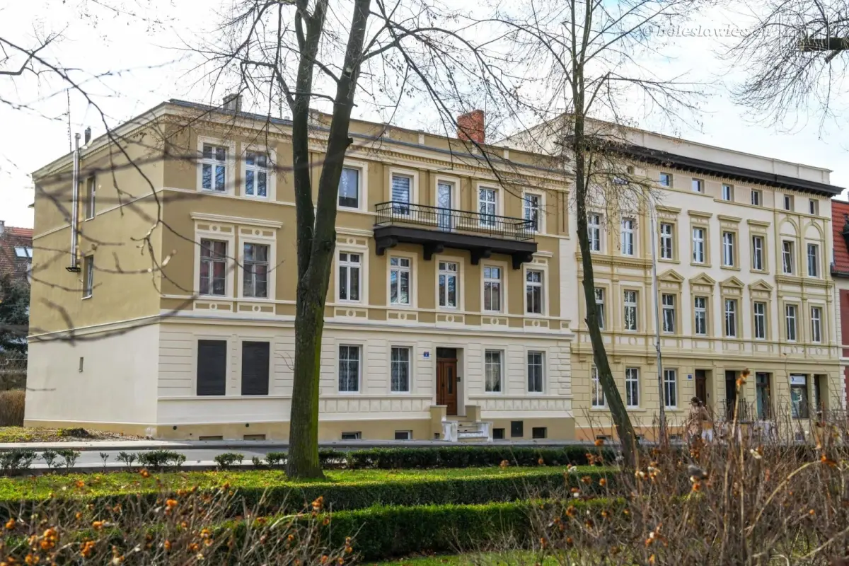 Zobacz, jak wyglądają wyremontowane kamienice przy ul. Kubika i sala przy Bankowej