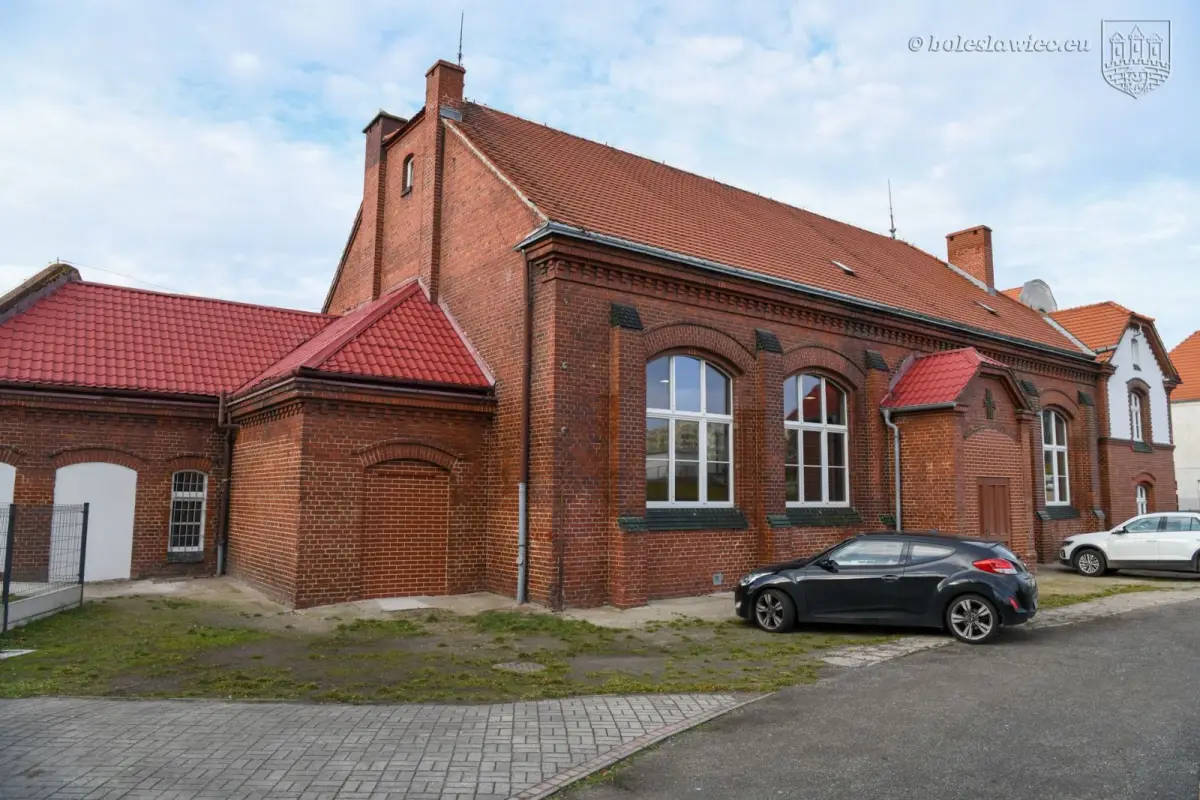 Zobacz, jak wyglądają wyremontowane kamienice przy ul. Kubika i sala przy Bankowej